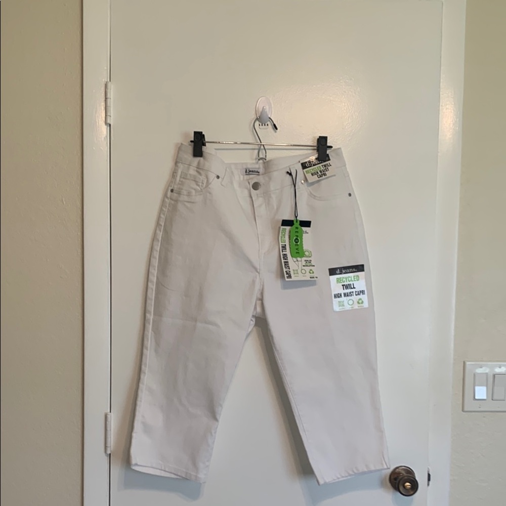 d. Jeans Recycled Twill High Waist Capri Plus White Capri Women’s Size 16.

NWT